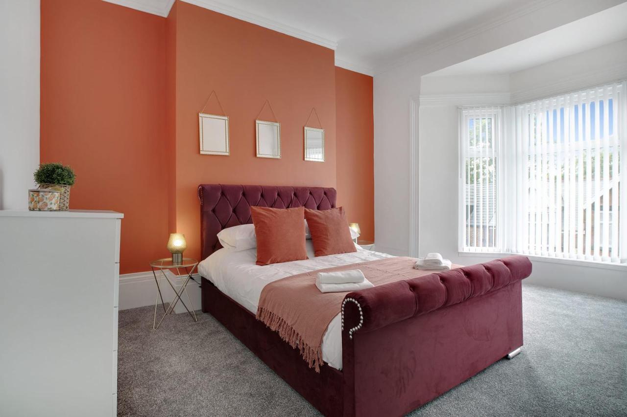Stunning 4-Bedroom, 2 Bathrooms In Sunderland Sunderland  Luaran gambar