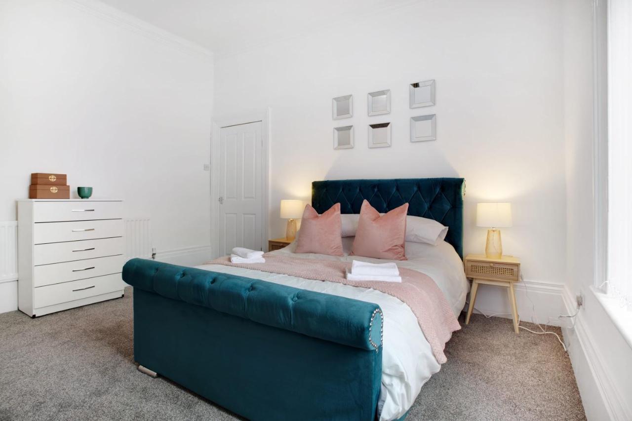 Stunning 4-Bedroom, 2 Bathrooms In Sunderland Sunderland  Luaran gambar