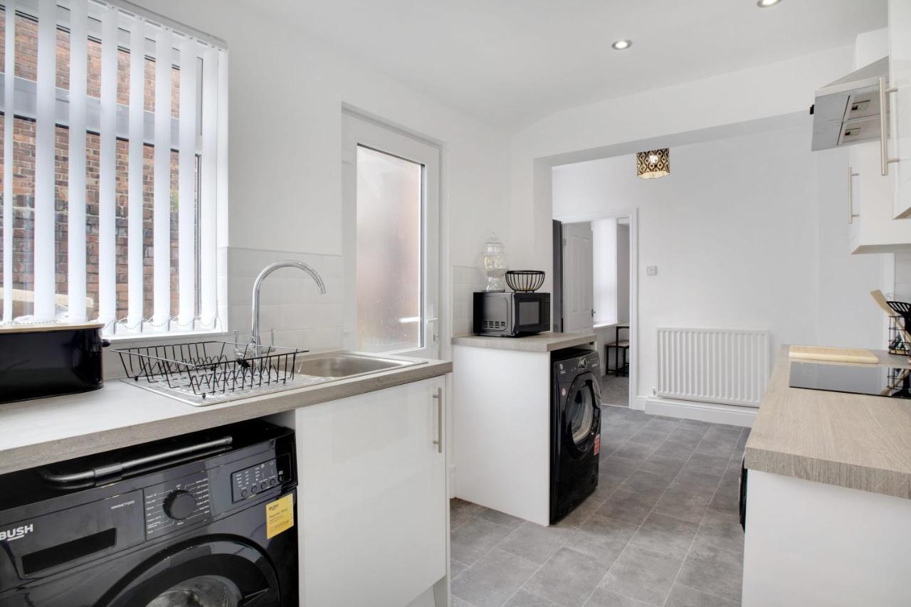 Stunning 4-Bedroom, 2 Bathrooms In Sunderland Sunderland  Luaran gambar