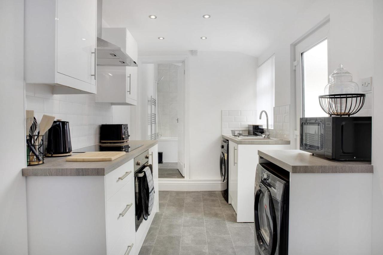 Stunning 4-Bedroom, 2 Bathrooms In Sunderland Sunderland  Luaran gambar