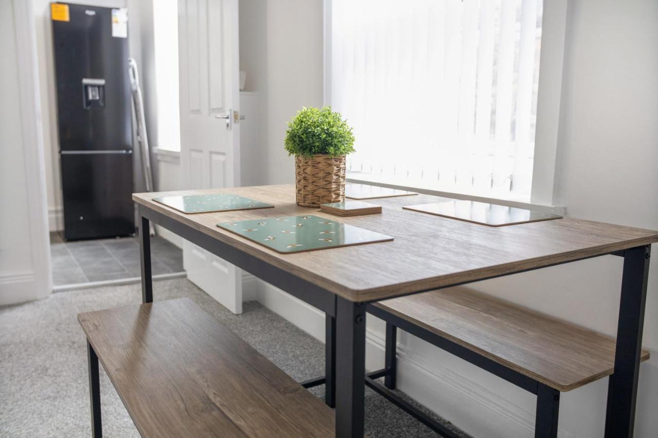 Stunning 4-Bedroom, 2 Bathrooms In Sunderland Sunderland  Luaran gambar