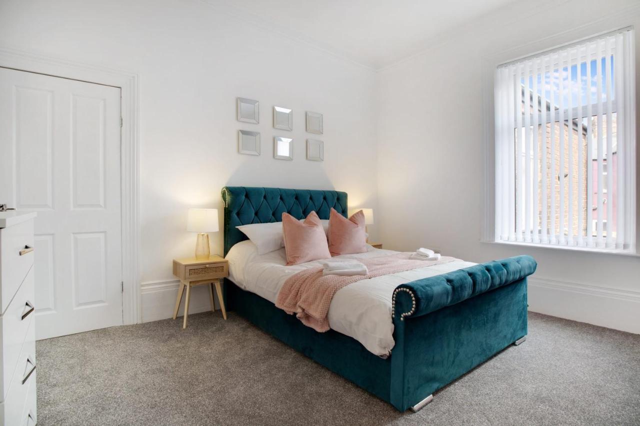 Stunning 4-Bedroom, 2 Bathrooms In Sunderland Sunderland  Luaran gambar